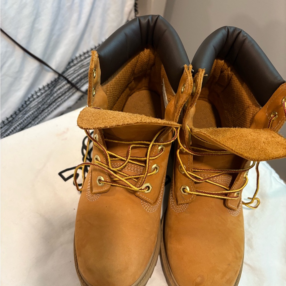 Timberland Men’s 6-Inch Wheat Leather Boots